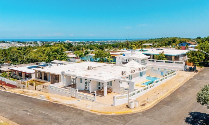 Hato Arriba House | White Peacock - Private Pool & Near Amazing Beaches