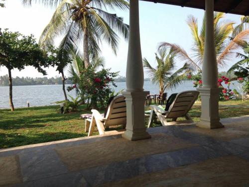 Hettimulla House | White Peacock Villa