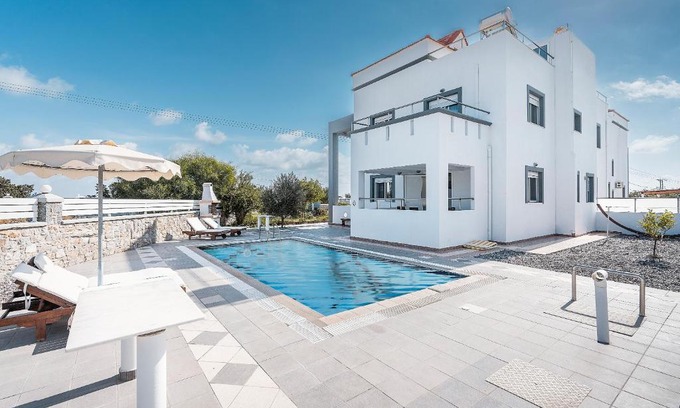 Gennadi Villa | White Pearl