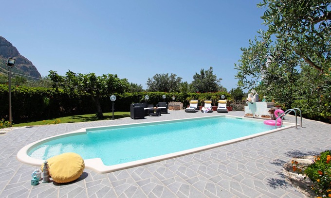 Castelluzzo House | White Pearl Holiday House, PRIVATE POOL, FREE WI-FI, all the conforts