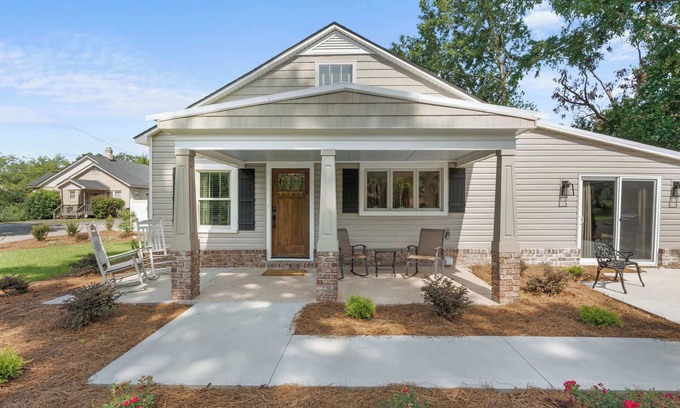 Statesboro House | White Pine Cottage - Close to the Blue Mile!