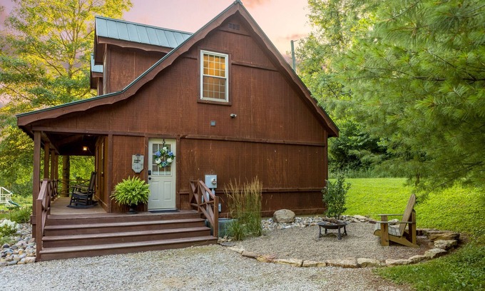 Millersburg Cabin | White Pine . Trailside Lodging