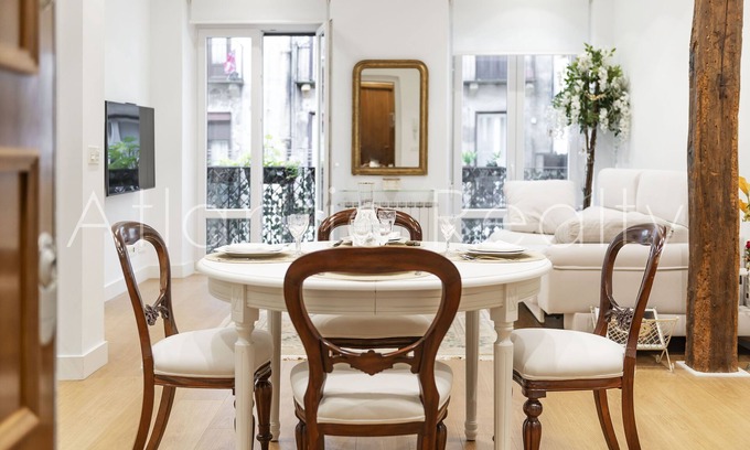 San Sebastian Centro Condo | White & Quiet Apartment | Atlantic Realty