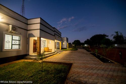 Livingstone Apartment | White Rhino apartments & tours