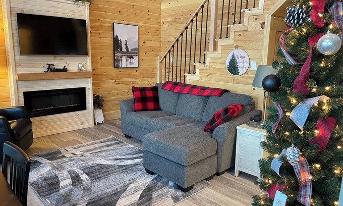 Hillsborough Cabin | White Rock Cabin #2nn