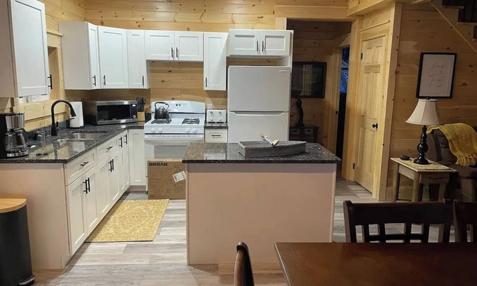 Hillsborough Cabin | White Rock Cabin #5nn