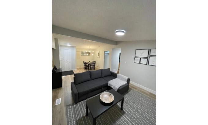 Surrey House | White Rock ENTIRE Rancher-Walk to the Beach