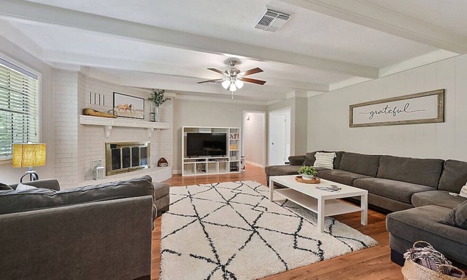Wellborn House | White Rock Ranch - Beautiful Getaway Near the City
