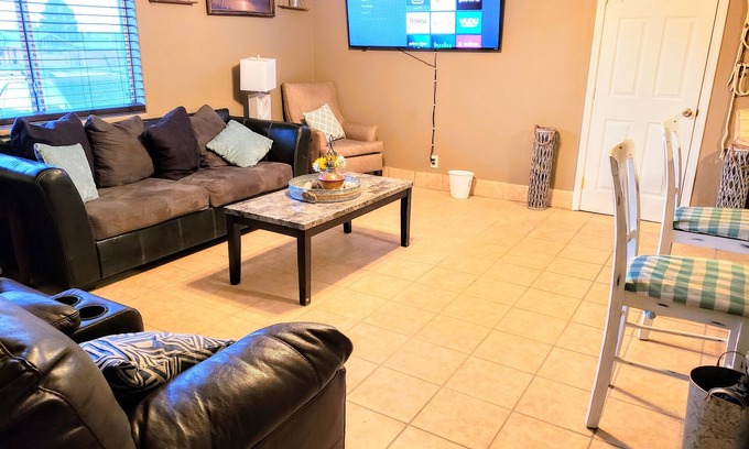 Alamogordo House | White Sands Oasis: "The Sleepy Oasis HQ, Pet Paradise, & Tealight Nights!"