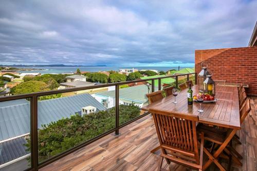 Van Dyks Bay House | White Shark Guest House