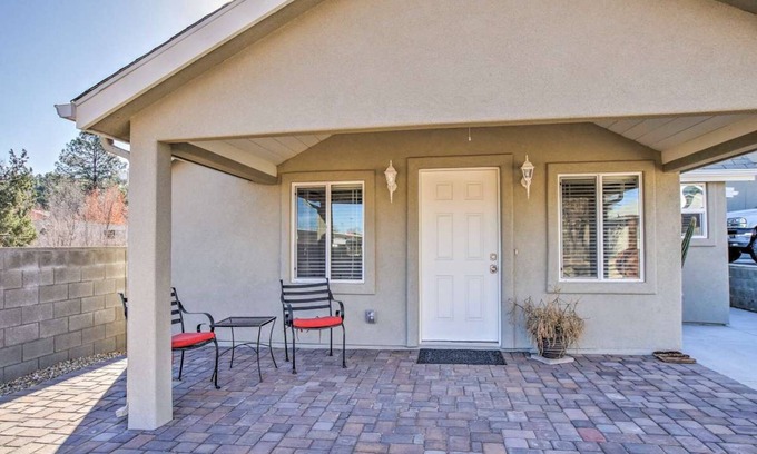 Prescott House | White Spar Cottages Near Whiskey Row, Prescott Courthouse. Large Parking Area.