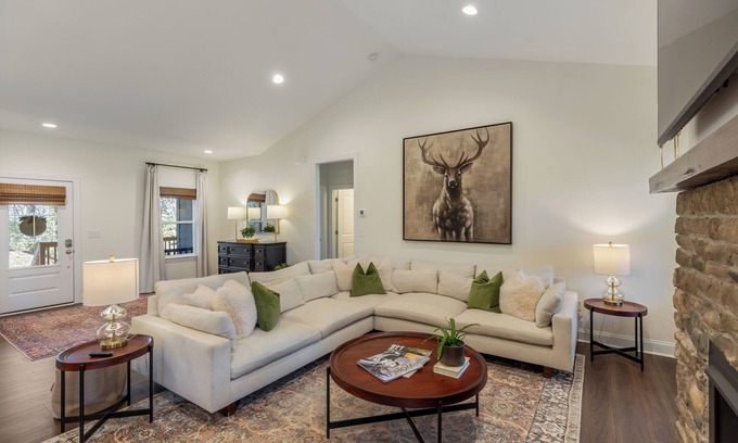 Jackson County House | White Squirrel Cottage-beautiful home in Sapphire!