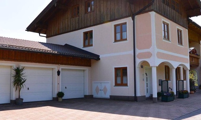 Faistenau Apartment | White vacation apartment
