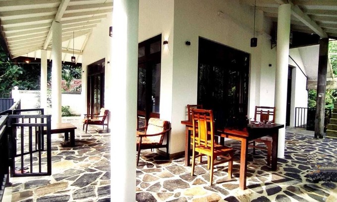 Tangalle Villa | White Villa Goyambokka