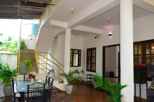 Trincomalee Hotel | White Villa Hotel