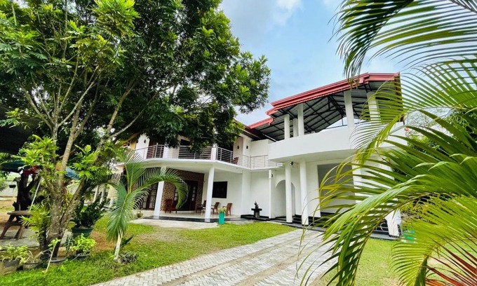 Wiyaparaya Hotel | White Win Villa