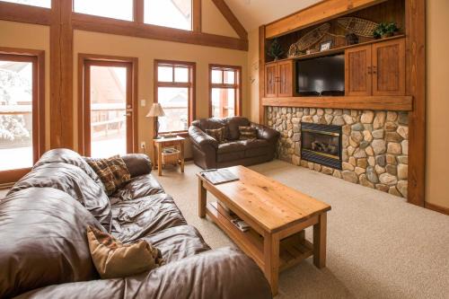 Rossland House | White Wolf
