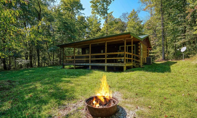 Logan Cabin | White Wolf Lodge by The Inn & Spa at Cedar Falls