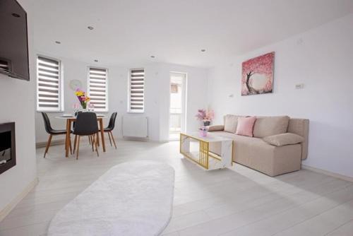 Vranyantsi Apartment | WhiteBoxApartment