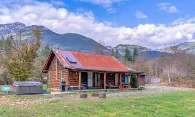 Lime Kiln Cabin | Whitehorse Mountain Retreat - Hot tub - Fireplace