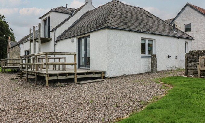 Forfar House | WHITEHOUSE WOODWRAE, pet friendly, with hot tub in Forfar