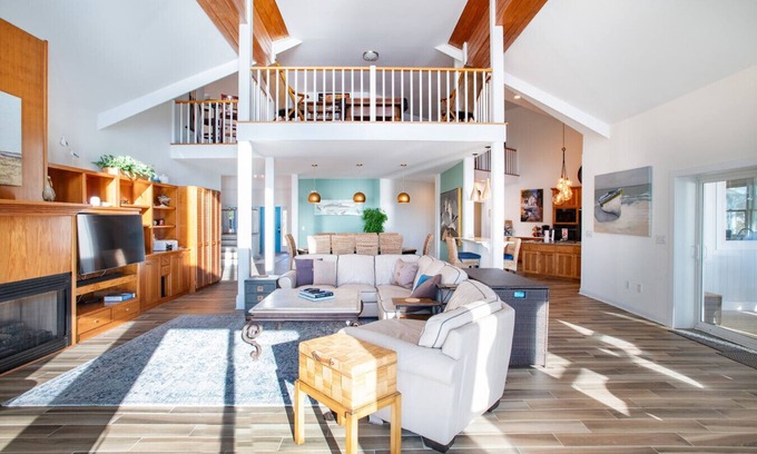 Straits House | Whitehurst Lookout on the Sound