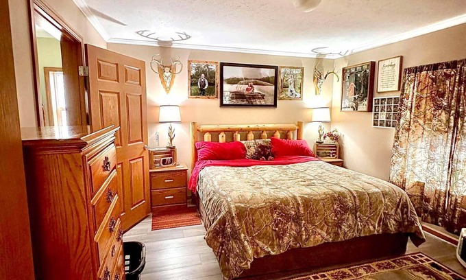 Two Rivers House | Whitetail Oasis 2-bedroom ranch house in beautiful Two Rivers!