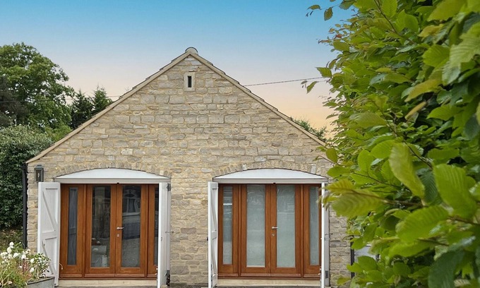 Whitley Cottage | Whitley Old Garage, Whole Snug Luxury Cottage - Nr Lacock, Bath, Cotswolds