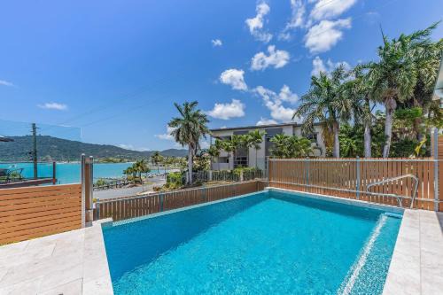 Airlie Beach House | Whitsunday living on Hillcrest