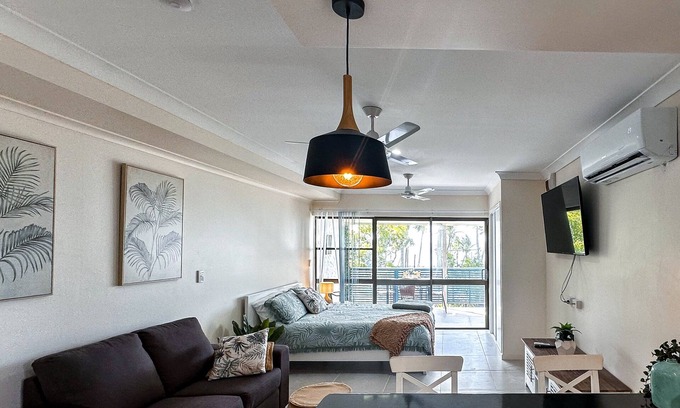 Dolphin Heads Apartment | WhitsunStays - Le Beach Shack