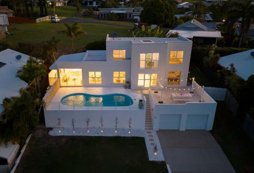 Eimeo House | WhitsunStays - The Cyclades