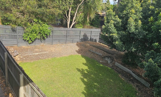 Kallangur House | Whole 3 bedroom townhouse with Early Check-in