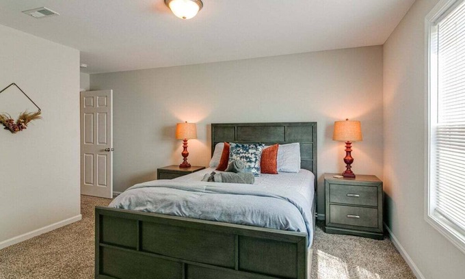 Clarksville House | Whole Home 1010 Franklin St