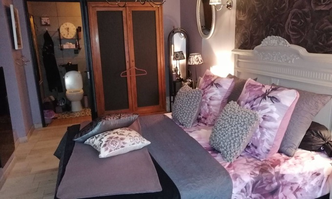 Caudan House | Whole House Bed and Breakfast