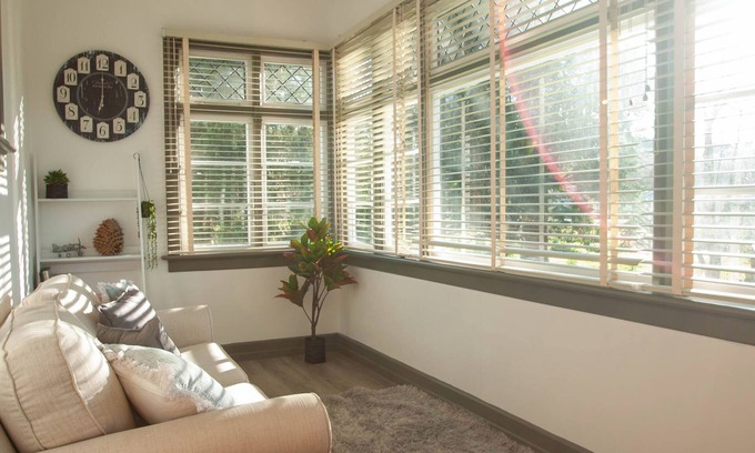 Lawrence House | Whole house, modern, spacious and close to town center, free wifi and parking