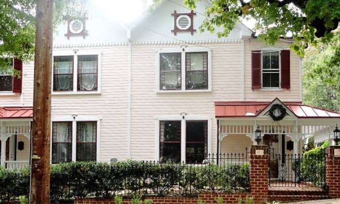 Lynchburg House | Whole House Rental in Virgina