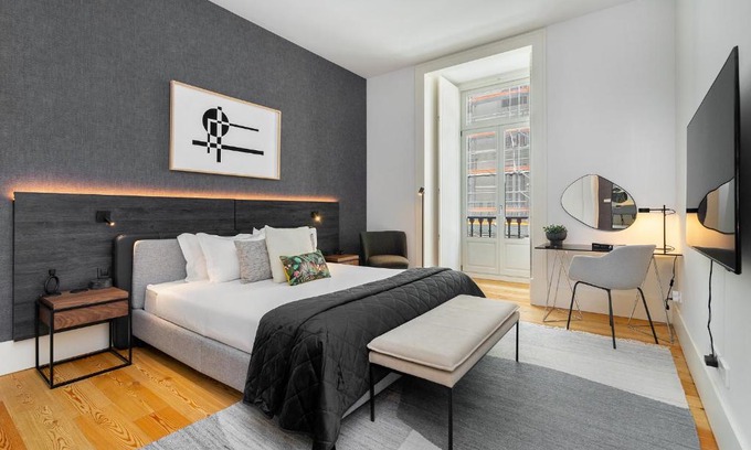 Santa Maria Maior Apartment | WHome Prime Location Contemporary Luxury Apartment w/AC & Elevator