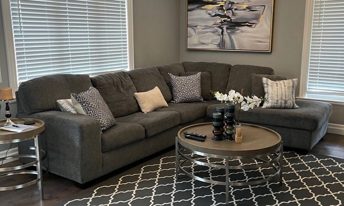 St. Catharines House | Why stay anywhere else!