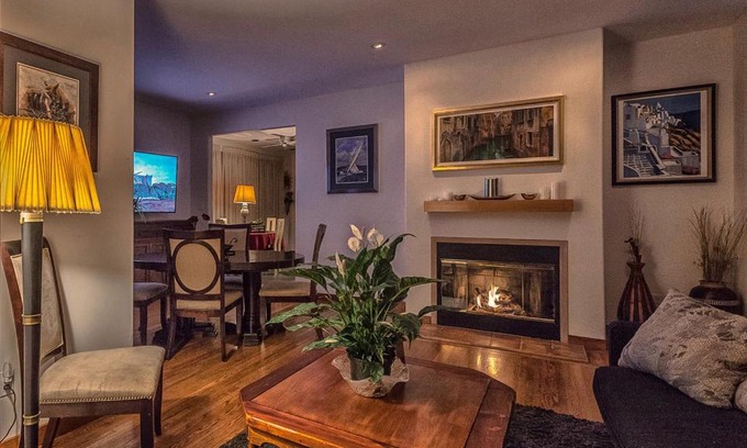West Vancouver Apartment | Whytecliff Park place near ocean