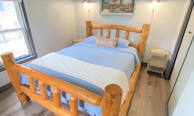 Stevens Point House | WI river, Kash Park Play & Stay, fully fenced Pet friendly