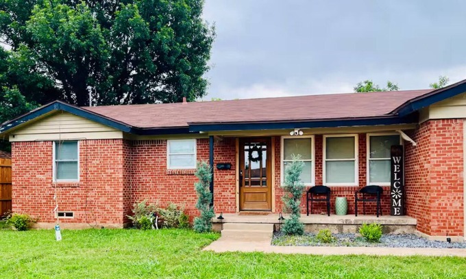 Wichita Falls House | Wichita Falls’ #1 Family Oasis - Waffle Bar & Hot Tub