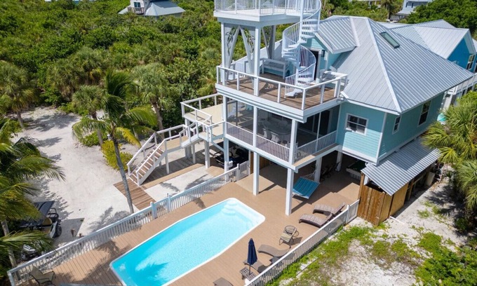 Jose's Hideaway House | Wicked Dolphins: Private Pool, Tiki Bar & Golf Cart Included