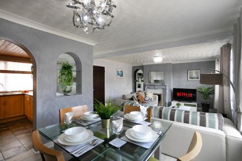 Bramley Apartment | Wickersley House, Rotherham for contractors & Families, free parkin, wifi etc