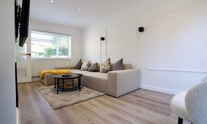 Wickford House | Wickford Escape: 3BD Stay near Southend