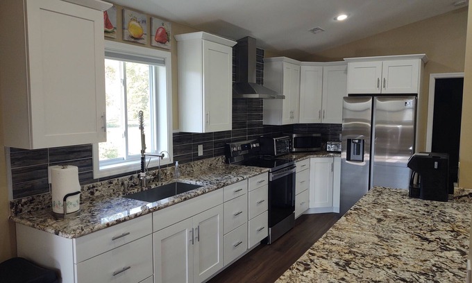 Sevierville House | WIDE OPEN! 4 BEDS $189 With MOUNTAIN VIEWS,PET FRIENDLY on 4 ACRES!