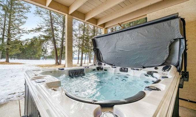 East Kootenay Apartment | Wide Open Spaces | Hot Tub | Springs Golf Course