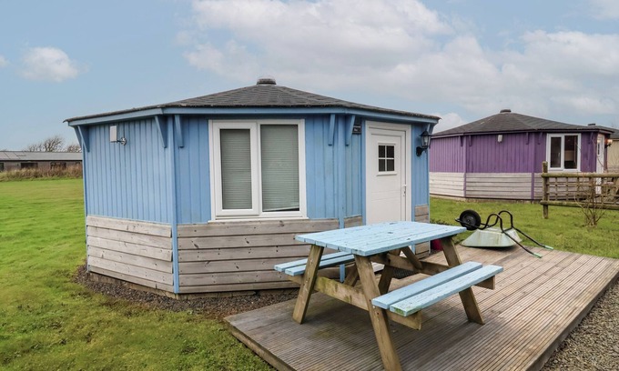 Hartland Cottage | WIDEMOUTH BAY, pet friendly, with a garden in Hartland