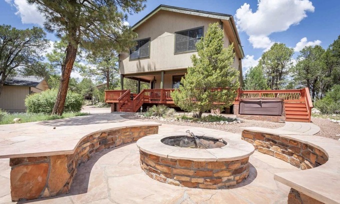 Overgaard Cabin | Wifi, Hot Tub, Zip Line, Fire Pit, Huge Patio, Deck, Balcony & Clubhouse Garage