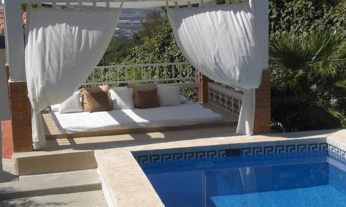 Pinos de Alhaurin Villa | WiFi, MOUNTAIN VIEWS, PRIVATE POOL, BADMINTON, FOOTBALL, TABLE TENNIS.