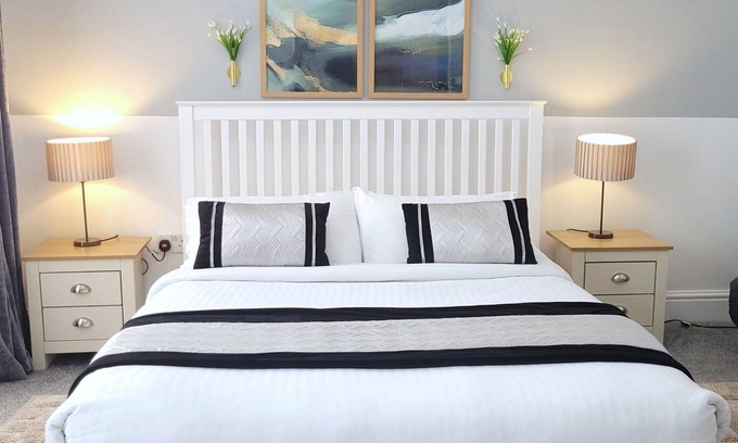 Wigan Apartment | Wigan Central Comfort | Amazing Family Apartment + Free Parking | 6 Guests